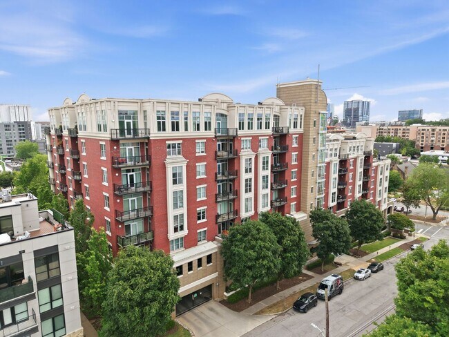 Building Photo - 618 N Boylan Ave