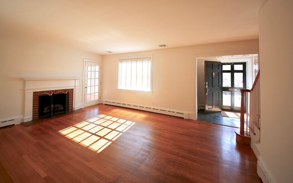 Living room with decorative fireplace. - 2308 Buckingham Ave