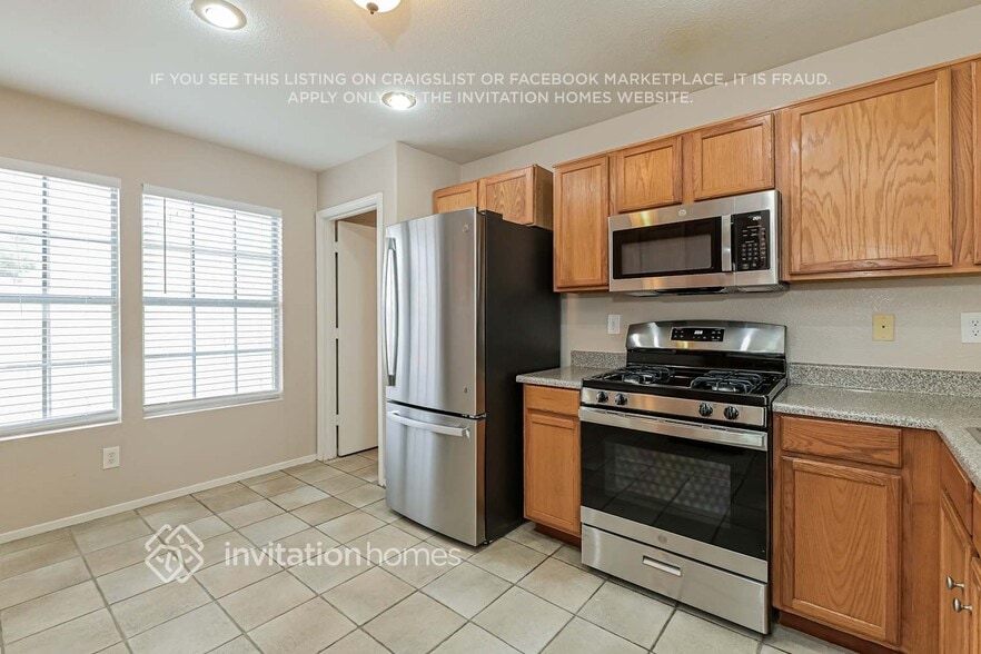 Building Photo - 5925 Kenmore St