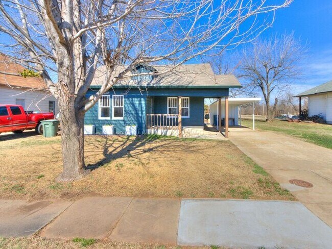 Building Photo - Renovated 3-bedroom, 2-bath home located in the heart of Edmond!