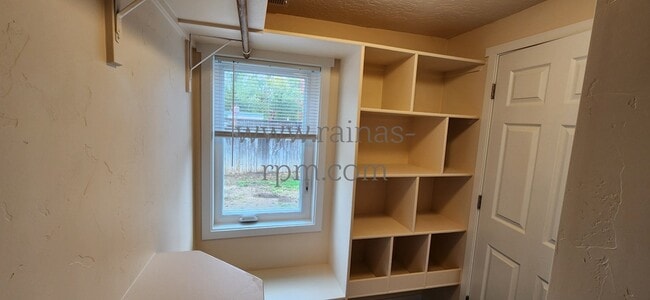 Building Photo - 502 E 40th St