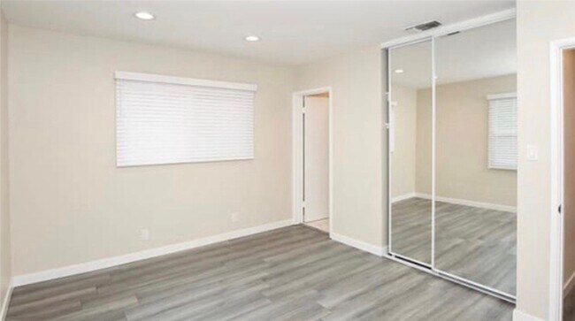 Building Photo - 10920 Mather Ave