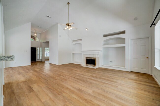 Building Photo - 1807 River Trail