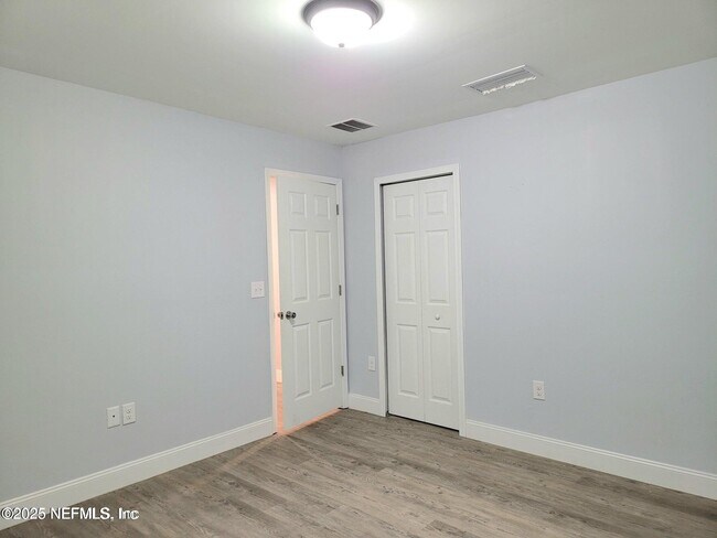 Building Photo - 1978 Solomon St