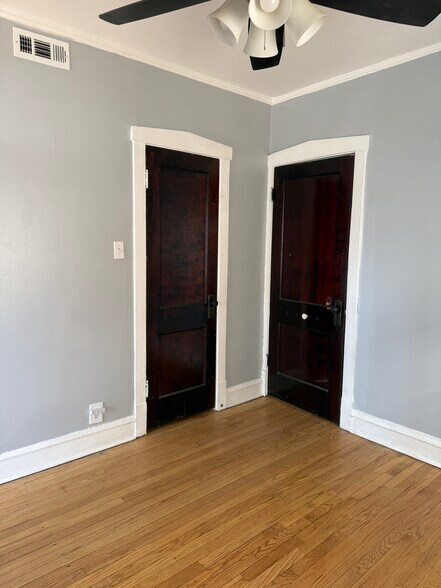 Building Photo - 5639 N Artesian Ave