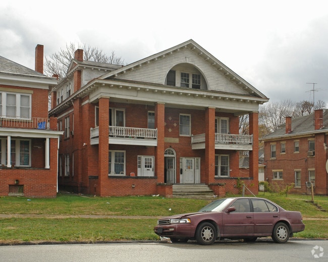 Primary Photo - Colonial