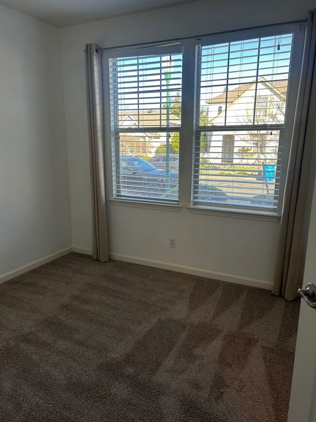 Building Photo - Great location- Granny unit available now