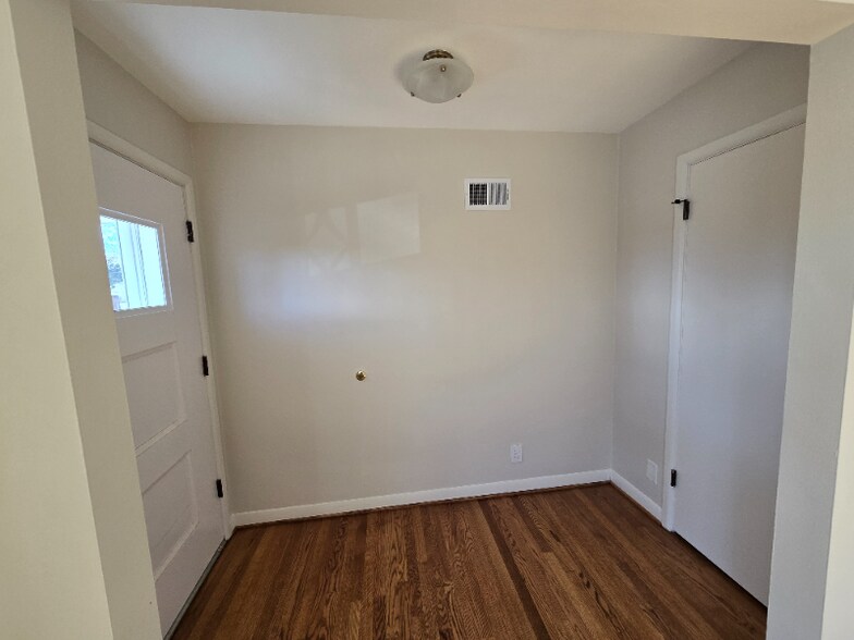 Building Photo - 7729 Brookline Terrace