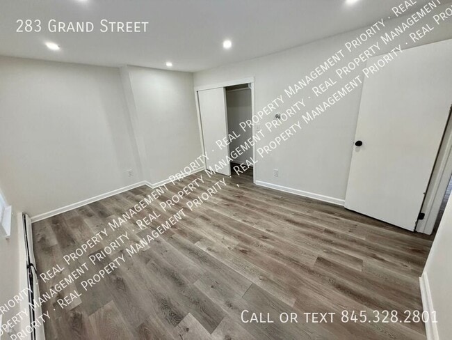 Building Photo - 283 Grand St