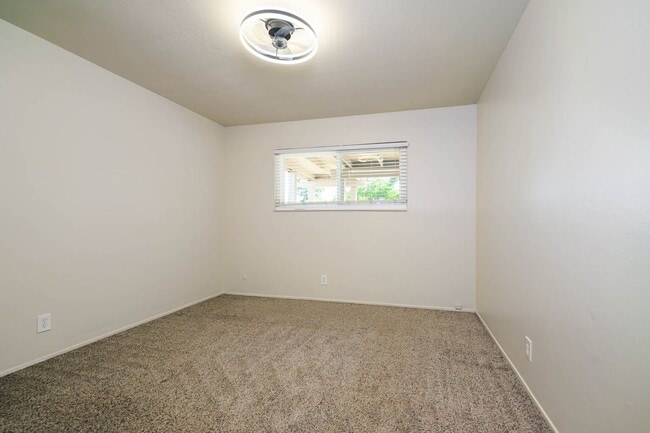 Building Photo - Benicia! Large two bedroom, one bath avail...