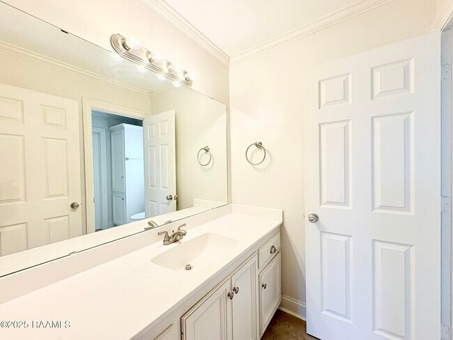 Building Photo - 23 Courtyard Cir