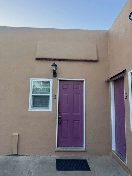 Building Photo - 416 1/2 North School Street, 3