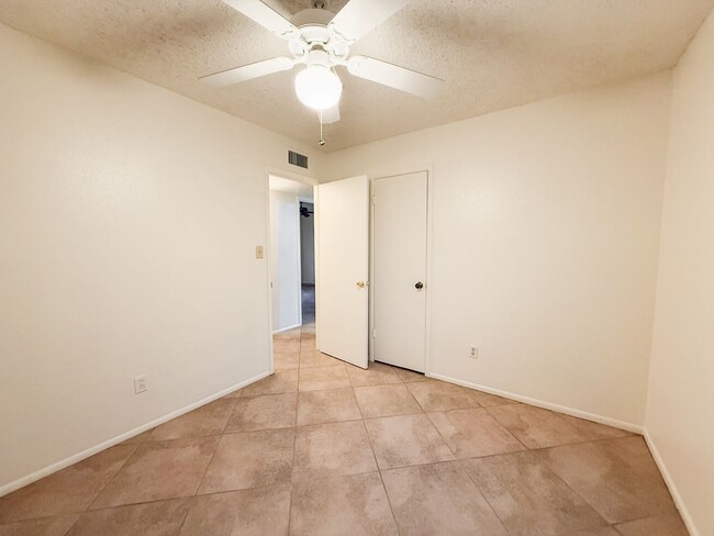 Building Photo - 3-Bedroom Gilbert Home with Tile Floors & ...