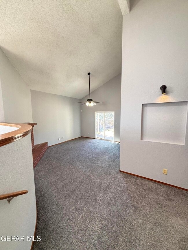 Building Photo - 10905 Loma De Rio Pl