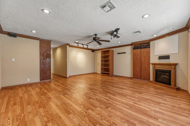 Building Photo - 5211 Court Rd