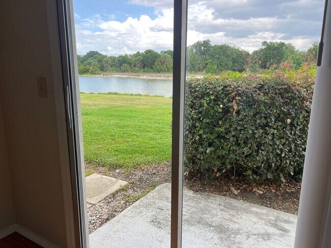 Building Photo - 3018 Sail Pointe Cir