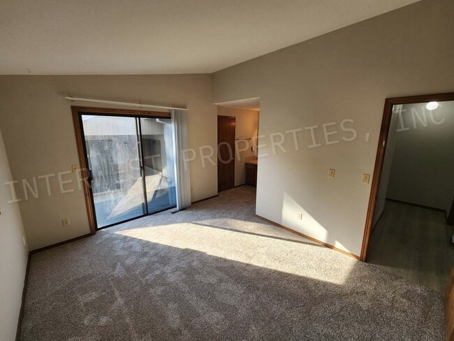 Building Photo - 3 bd 2ba Ranch Style Home with Deck, Fence...