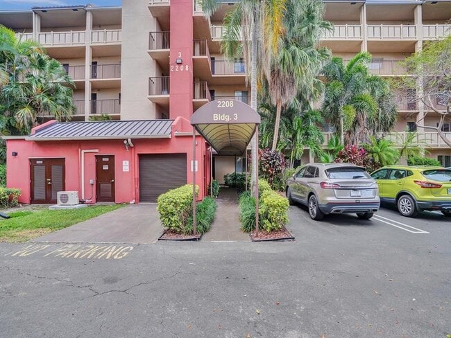 Building Photo - 2208 S Cypress Bend Dr