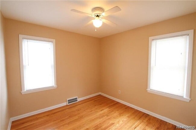 Building Photo - 25369 Ivanhoe Ave