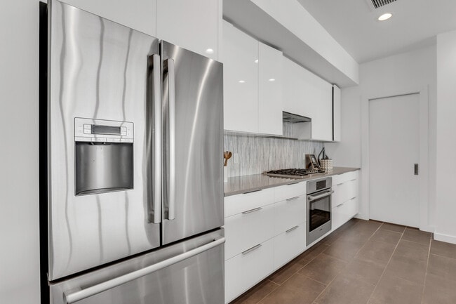 Building Photo - 905 Bay Point Dr