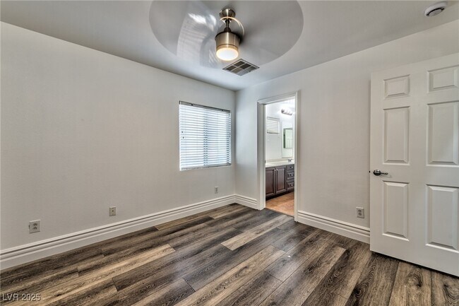 Building Photo - 398 Blue Tee Ct