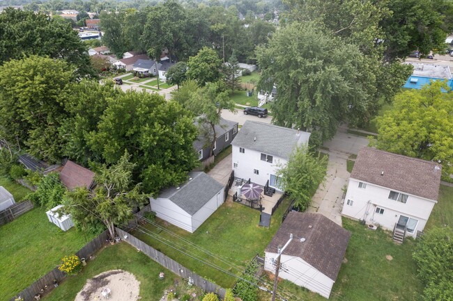 Building Photo - 578 E Mahan Ave