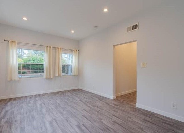 Building Photo - 10332 Floralita Ave