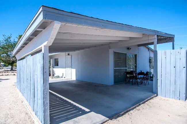 Building Photo - 72458 Sunnyslope Dr