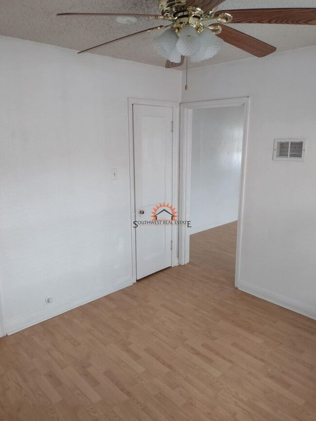 Building Photo - Large 1 Bed Apartment ALL BILLS PAID