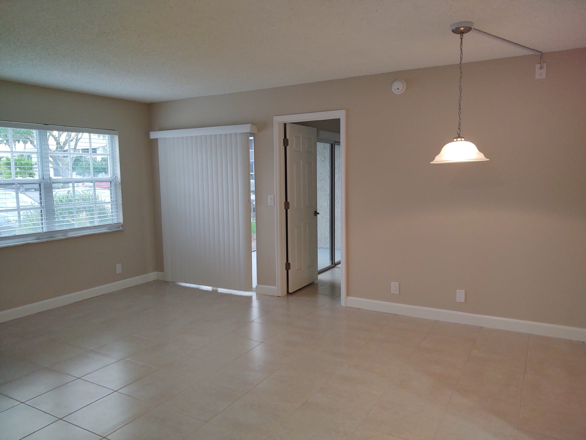 Building Photo - 1524 SE Royal Green Cir