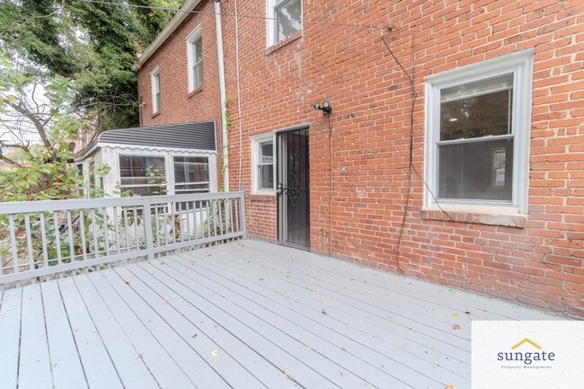 Building Photo - 615 Winston Ave