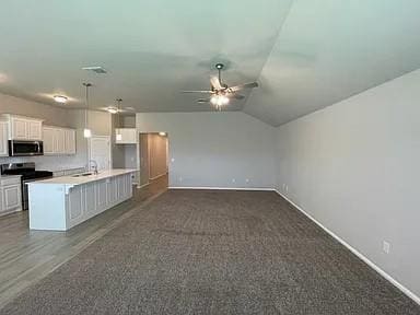 Building Photo - 2025 Sara Vista Dr