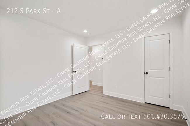 Building Photo - 212 S Park St