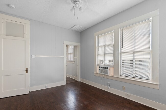 Building Photo - 714 44th St