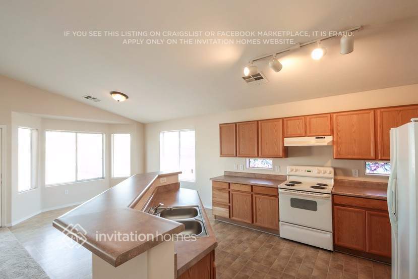 Building Photo - 11174 W Chase Dr