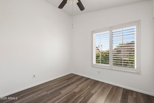 Building Photo - 4529 E Bluefield Ave