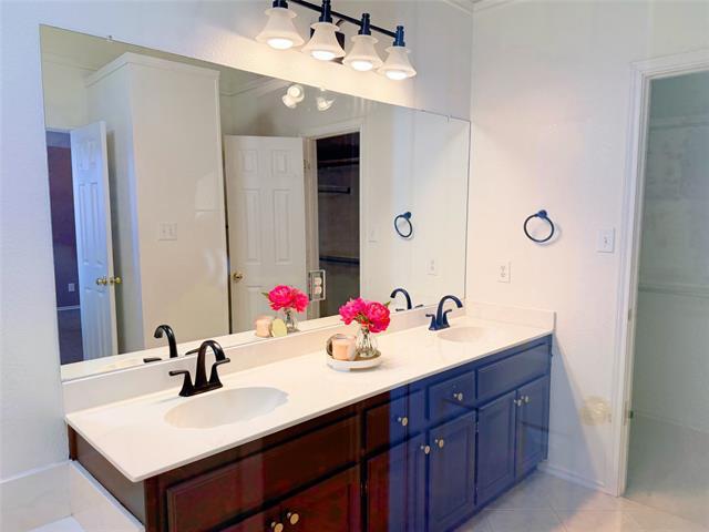 Building Photo - 2213 Chapman Dr