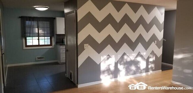 Building Photo - Available Now = 4 Bedroom 2 Bath Updated H...