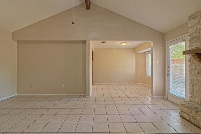 Building Photo - 914 Garden Meadow Dr