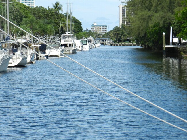 Building Photo - 6307 Bay Club Dr