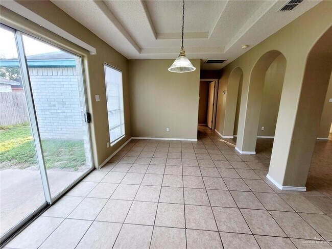 Building Photo - 11 Flamingo Ave