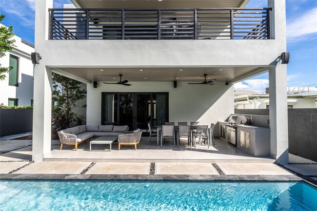 Building Photo - 3320 NE 17th St