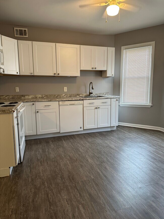 Building Photo - 48 Maytide St