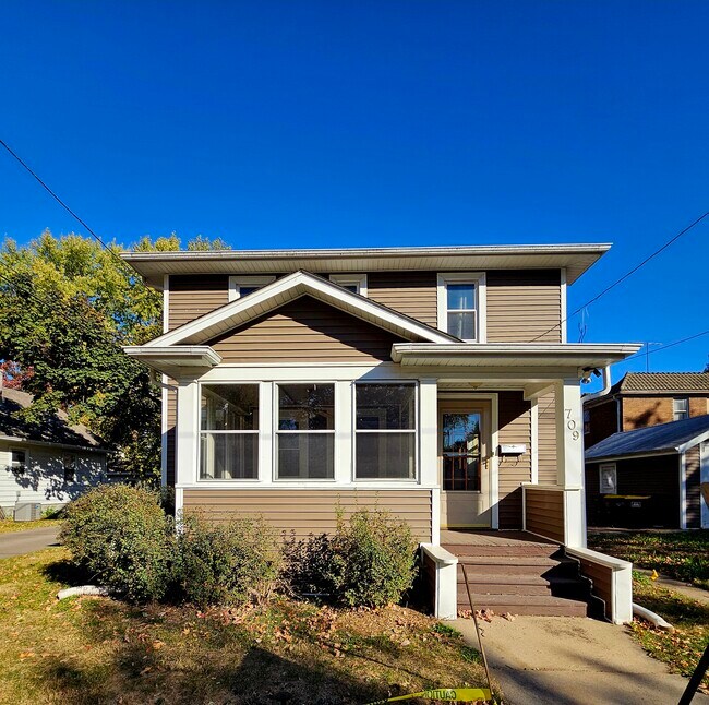 Primary Photo - 709 Camlin Ave