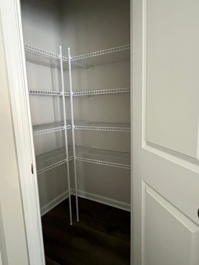Building Photo - Lexington Townhouse - Call Lexington office for information 803-359-0793