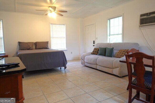 Building Photo - 5225 Covington Hwy