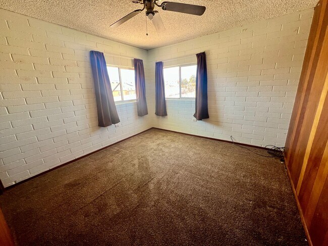 Building Photo - 73817 Crestview Dr