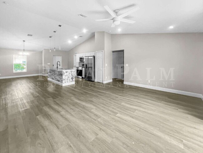 Building Photo - 4BR/2BA Home with High Ceilings, Garage & Large Kitchen Island