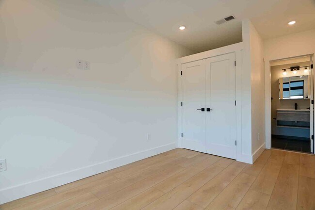 Building Photo - 2641 4th St NE