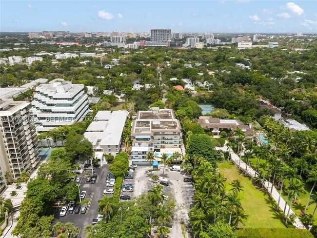 Building Photo - 2539 S Bayshore Dr